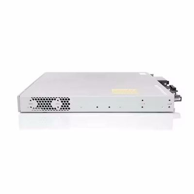 Taille personnalisée 24 ports Poe Switch d'accès C9300L-24P-4X-E Essentiels du réseau Commutateur pour la vitesse et les connexions réseau