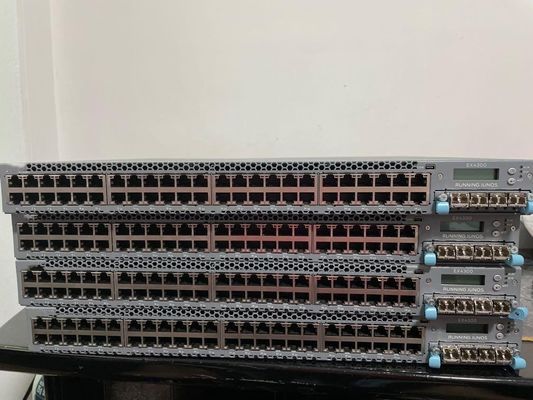 EX4300-48P série EX4300 personnalisée 48 ports 10/100/1000BASE-T PoE Ethernet Switch réseau État du stock pour la communication