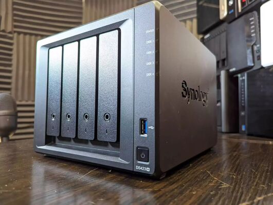 DS423+ Diskstation 4Tb Nas Enclosure Networking Storage 4-bay Media and Data Management Nas Array Network Attached Storage